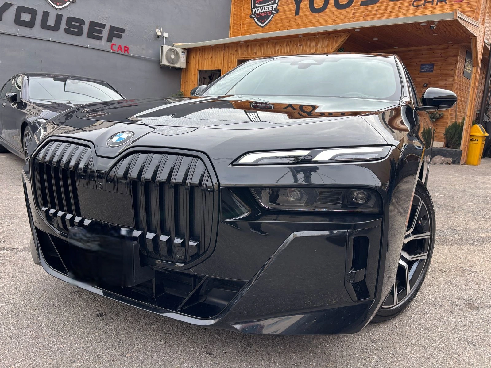 BMW 740i 2024 – Luxury Black Sedan